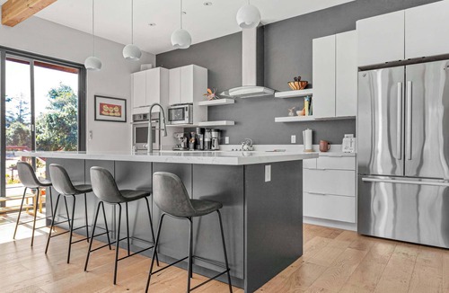 Riebli-Wallace Neighborhood Group House | Modern Hillside Retreat | Hot Tub | Views | Bocce