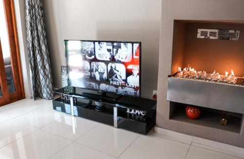 Moreleta Park House | Modern Home in Pretoria near Menlyn Mall