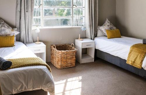 Potchefstroom Villa | Modern home with apartments