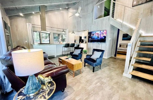 Occidental House | Modern House w. Fast Internet in 1 Acre Land