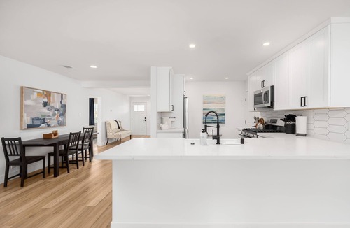 South San Mateo House | Modern l Renovated l Near Downtown & SFO l 3 BR