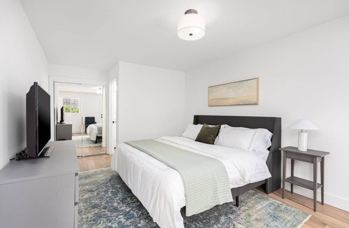 South San Mateo House | Modern l Renovated l Near Downtown & SFO l 3 BR