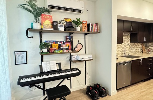 Central San Mateo Apartment | Modern Lux 1-Bedroom Chock-Full of Amenities. Caltrain & SFO < 10mins