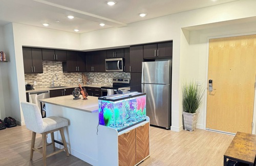 Central San Mateo Apartment | Modern Lux 1-Bedroom Chock-Full of Amenities. Caltrain & SFO < 10mins