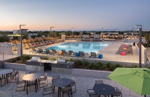 Central San Mateo Apartment | Modern Lux 1-Bedroom Chock-Full of Amenities. Caltrain & SFO < 10mins