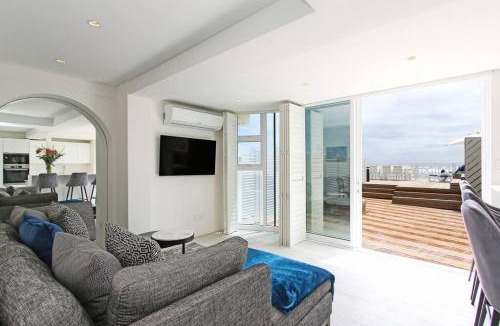 Bantry Bay Apartment | Modern & Luxurious Seaside Apartment