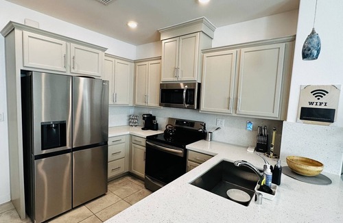 Natomas Creek Condo | Modern Luxury Condo in North Natomas