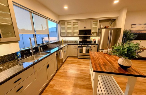 Emeryville Condo | Modern Luxury Loft: Dual Master Suites & Fiber WiFi