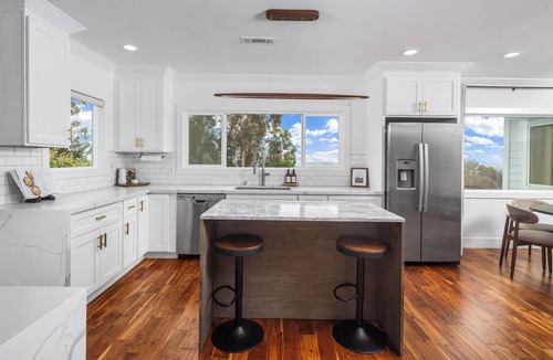 Oakland House | Modern luxury retreat in the hills w/stunning views! Minutes to the Oakland Zoo