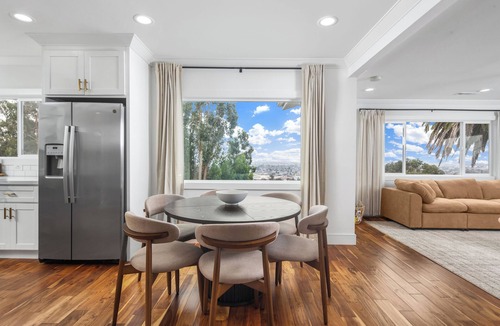 Oakland House | Modern luxury retreat in the hills w/stunning views! Minutes to the Oakland Zoo
