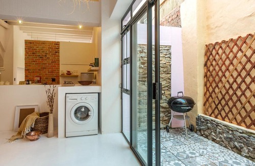 Bo'Kaap Apartment | Modern Oasis in Bokaap
