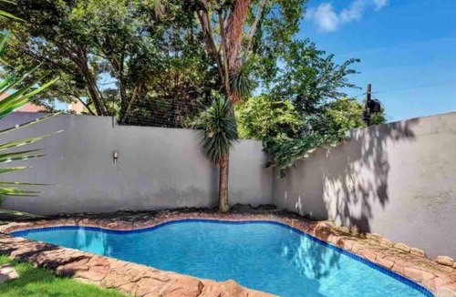 Greater Johannesburg Metropolitan Area House | Modern One Bedroom Apartment in Heart of Sandton! Shosha Properties
