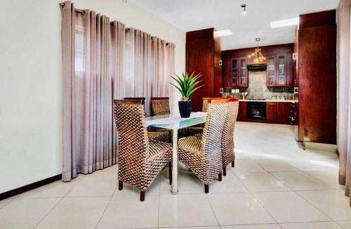Greater Johannesburg Metropolitan Area House | Modern One Bedroom Apartment in Heart of Sandton! Shosha Properties