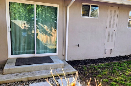 North Oak Park House | Modern Pet friendly 2-bedroom house with AC in vibrant North Oak Park