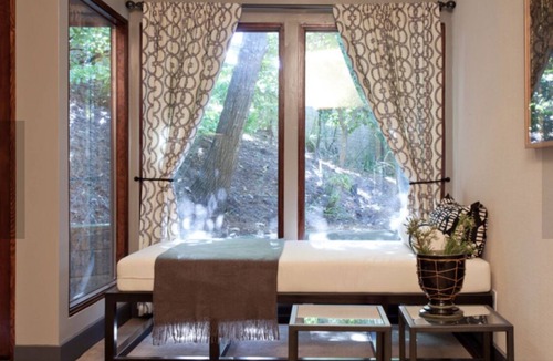 Hillsborough Hills House | Modern San Francisco Bay Area home. Close to museums, beaches & zoo
