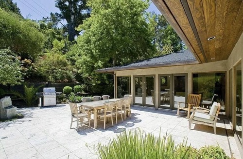 Hillsborough Hills House | Modern San Francisco Bay Area home. Close to museums, beaches & zoo