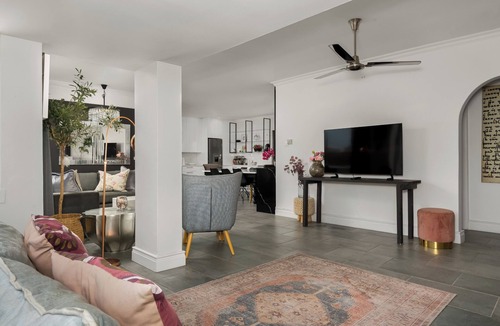 Three Anchor Bay Apartment | Modern Sea Point Apartment | Central | Parking