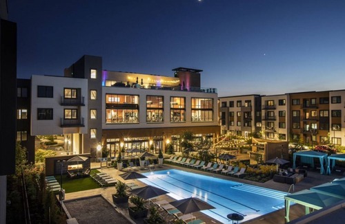 Menlo Park Condo | Modern Silicon Valley Condos with Rooftop Lounge and Pool