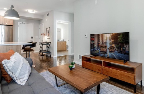 South of Market Apartment | Modern SoMa 1BR w/ Gym + Roofdeck near BART (Civic Center) by Blueground
