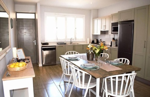 Franschhoek Apartment | Modern, Spacious & Convenient apartment for 4