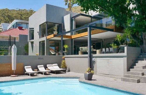 Fresnaye Villa | Modern Spacious Family Urban Oasis Villa