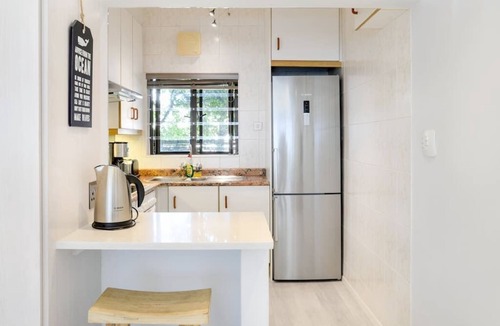 Camps Bay Apartment | Modern studio apartment on the Camps Bay beachfront