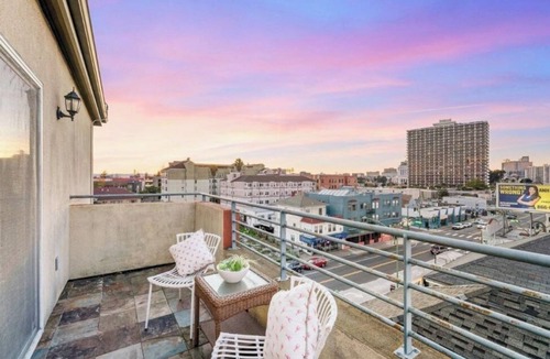 Oakland House | Modern Studio House near Lake Merritt View