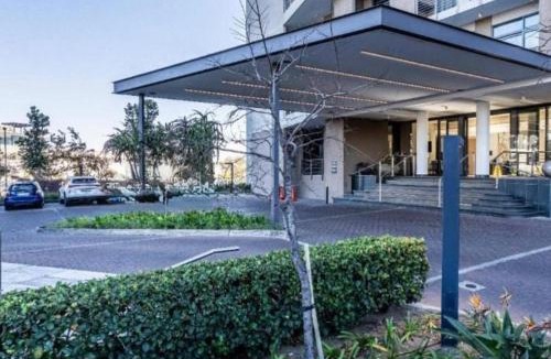 Menlyn Apartment | Modern Studio in Menlyn Maine