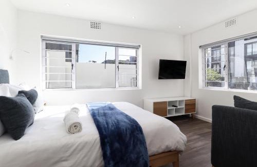 Sea Point Apartment | Modern & stylish apartment