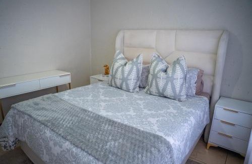 Benoni Apartment | Modern Tranquility