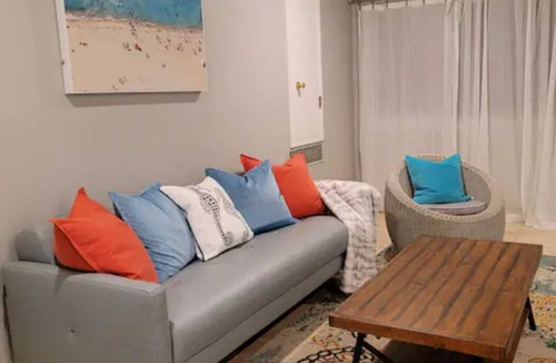 University South Condo | Modern Tropical Vacation Home, Palo Alto/Stanford #655