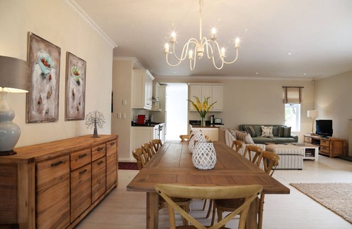 Eastcliff House | Moffat Street Gem | Near Town Centre | Pool | Pets