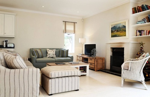 Eastcliff House | Moffat Street Gem | Near Town Centre | Pool | Pets