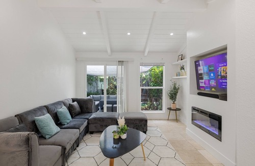 Cambrian House | Molivu Homes 3BR | NewRemodel | PetFriendly | Yard