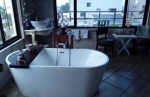 Kleinmond Bed & Breakfast | Monas Risibiki Seaside