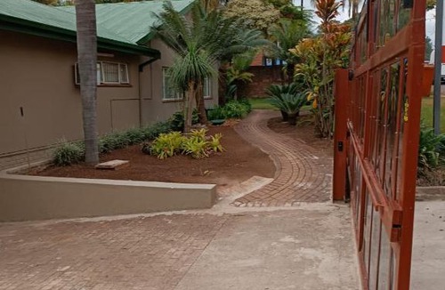 Tzaneen House | Monate things guest house