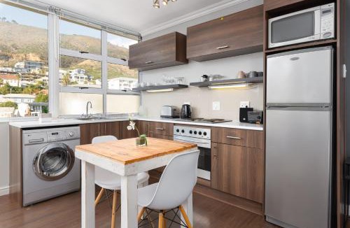 Three Anchor Bay Apartment | Montclair Apartments