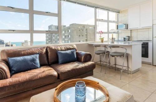 Three Anchor Bay Apartment | Montclaire 50F