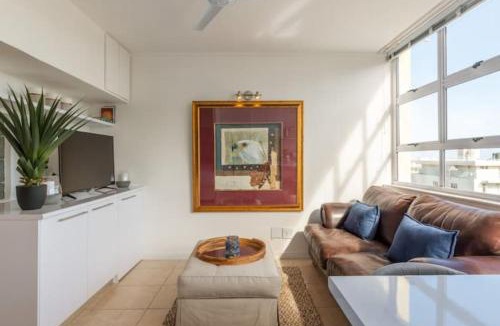 Three Anchor Bay Apartment | Montclaire 50F
