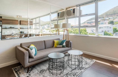 Three Anchor Bay Apartment | Montclaire 60D