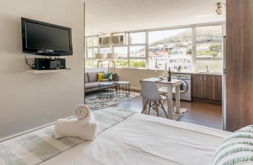 Three Anchor Bay Apartment | Montclaire 60D