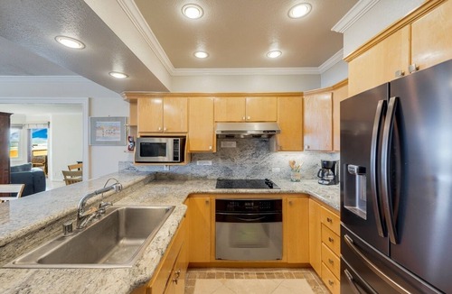 Outer Richmond Condo | MONTHLY SUMMER OCEANFRONT CITY LIVING w/VIEW, balcony