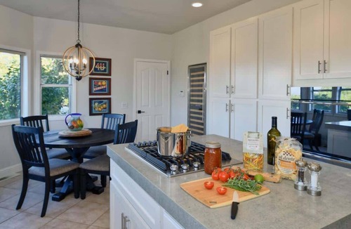 Freestone House | Moore Farmhouse - Hot Tub & Tastings Included