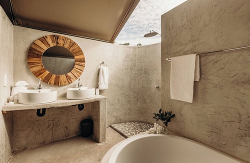 Weipe Cabin | Mopane Bush Lodge