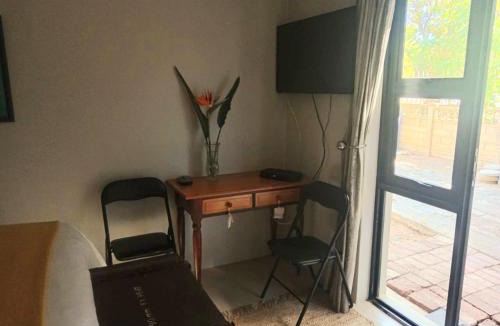Oudtshoorn Apartment | Mossienes Cottage