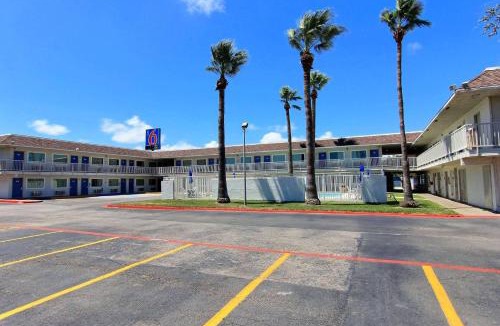 Bay Area Hotel | Motel 6-Corpus Christi, TX - East - North Padre Island