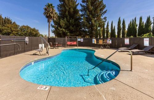 Dixon Hotel | Motel 6-Dixon, CA