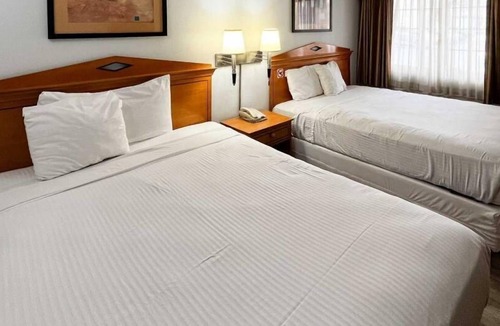 Marina District Hotel | Motel 6 San Francisco, CA - Lombard Street