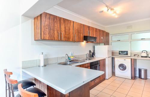 Mouille Point Apartment | Mouille Point Mountain View 2 Bedroom