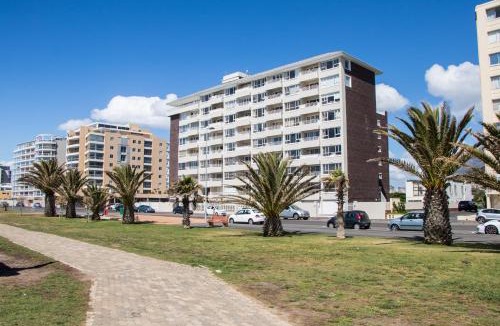 Mouille Point Apartment | Mouille Point Studio Apartment with stunning view